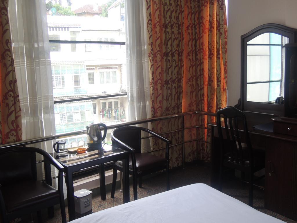 Y Lan Hotell Dalat Exteriör bild
