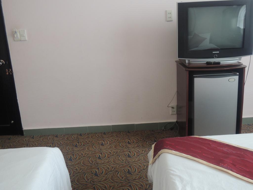 Y Lan Hotell Dalat Exteriör bild
