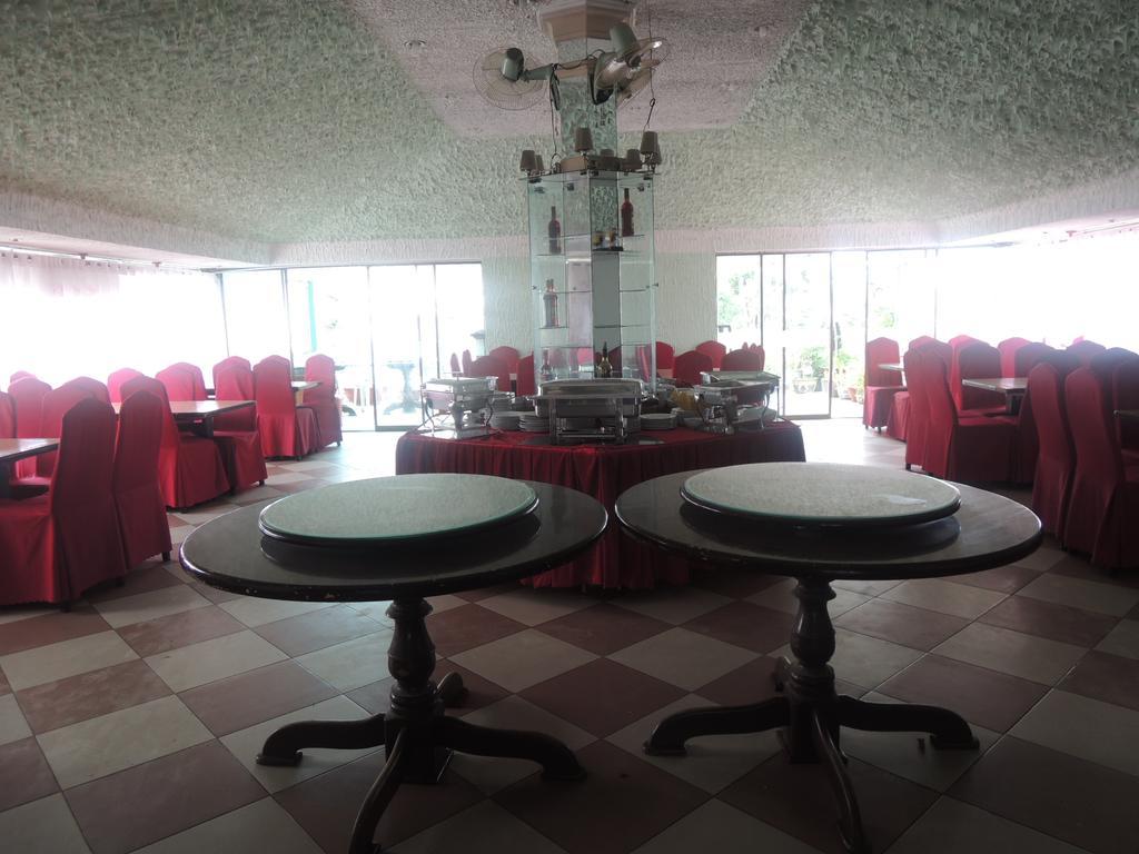 Y Lan Hotell Dalat Exteriör bild