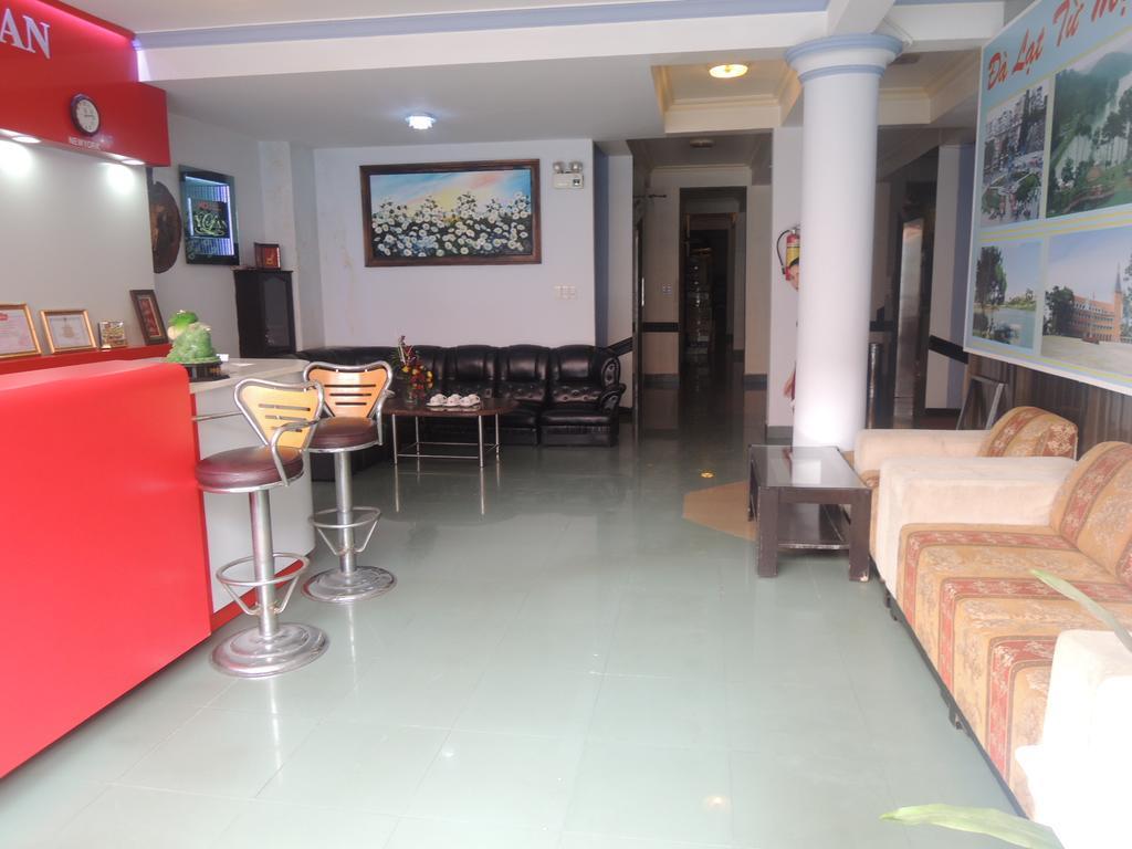 Y Lan Hotell Dalat Exteriör bild