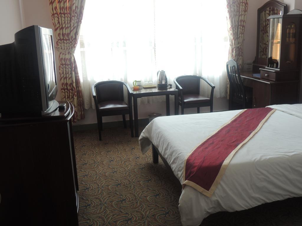 Y Lan Hotell Dalat Exteriör bild