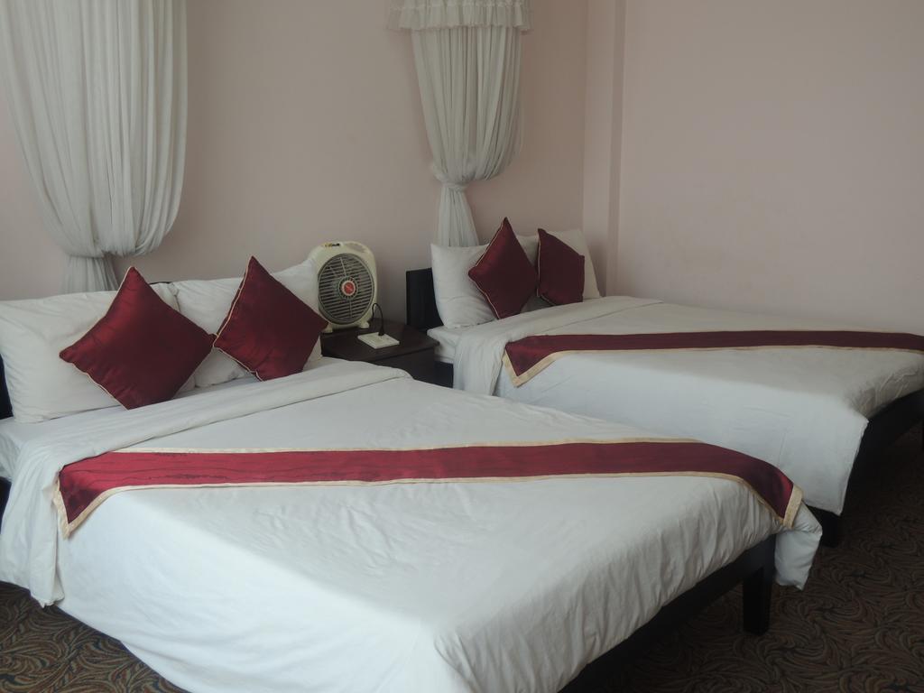 Y Lan Hotell Dalat Exteriör bild