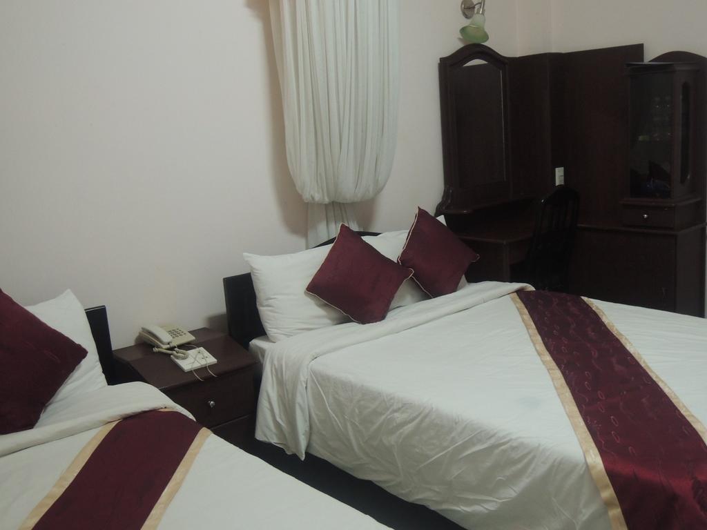 Y Lan Hotell Dalat Exteriör bild
